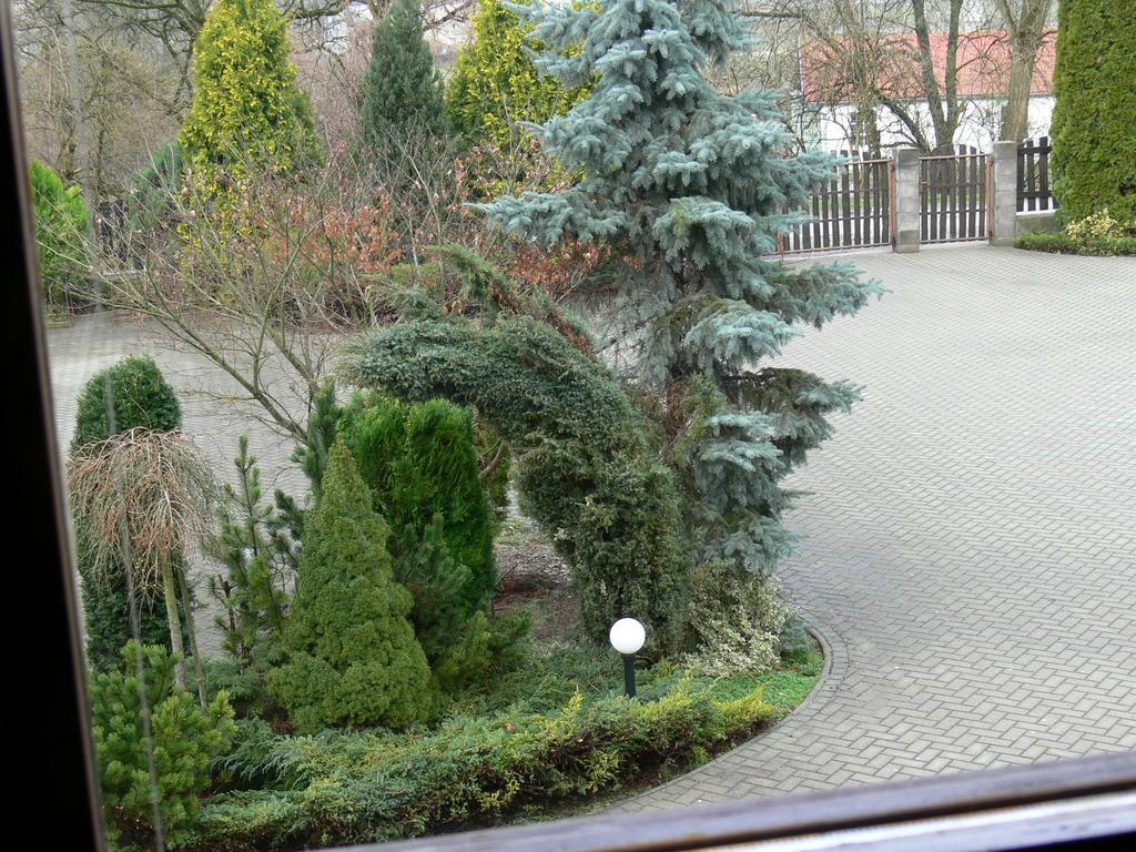 Salas-Partizanske Exterior photo