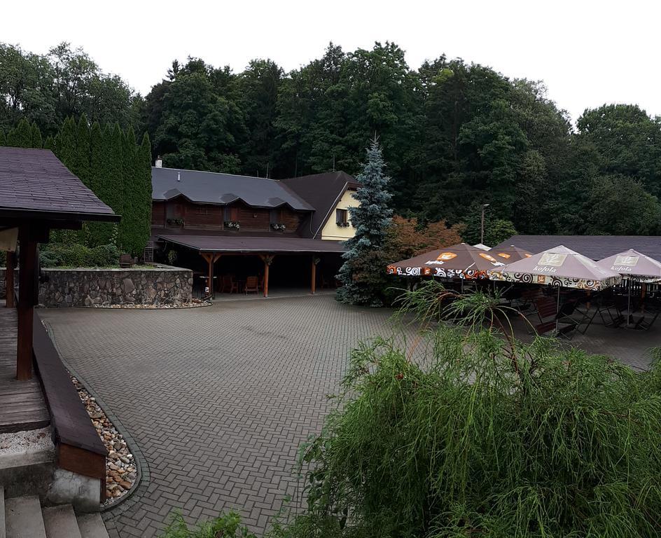 Salas-Partizanske Exterior photo